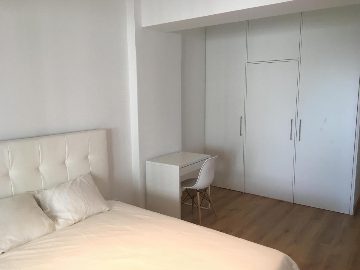 Bedrooms In Modern Guest House Almada Room photo