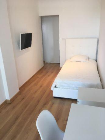 Bedrooms In Modern Guest House Almada Exterior photo