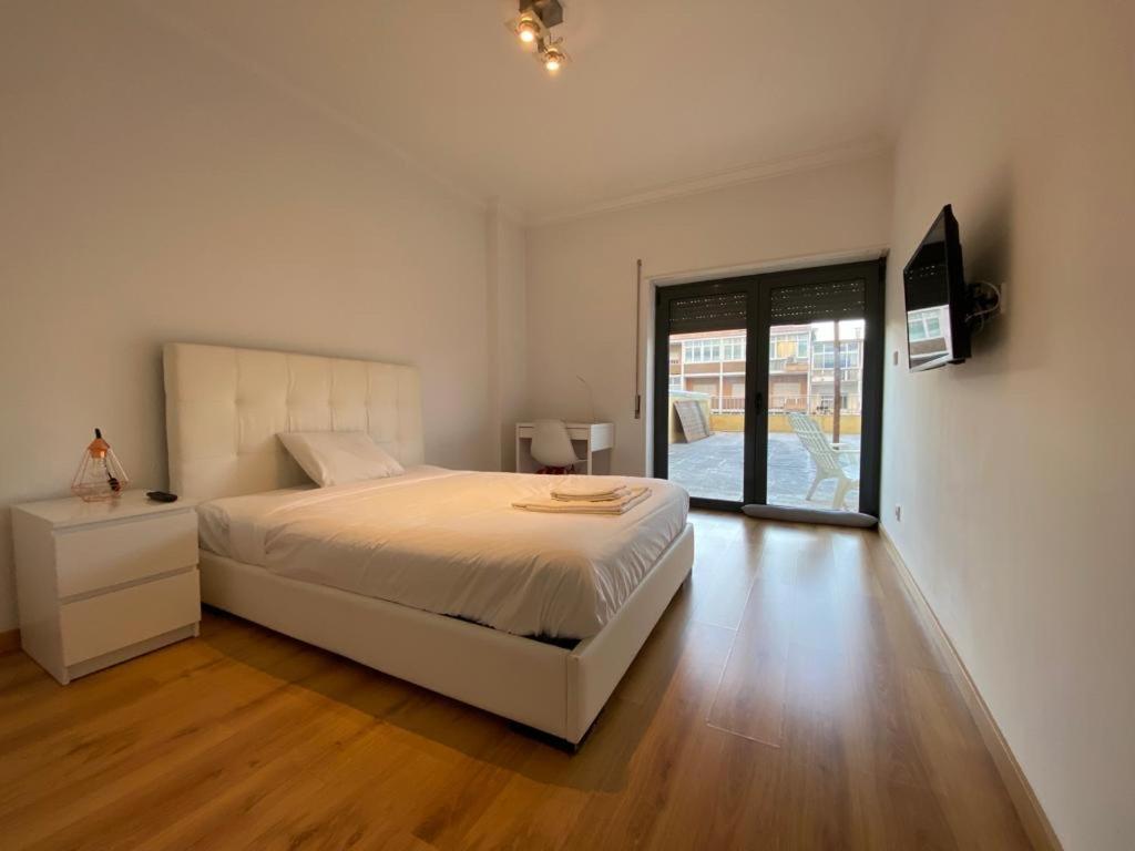 Bedrooms In Modern Guest House Almada Exterior photo